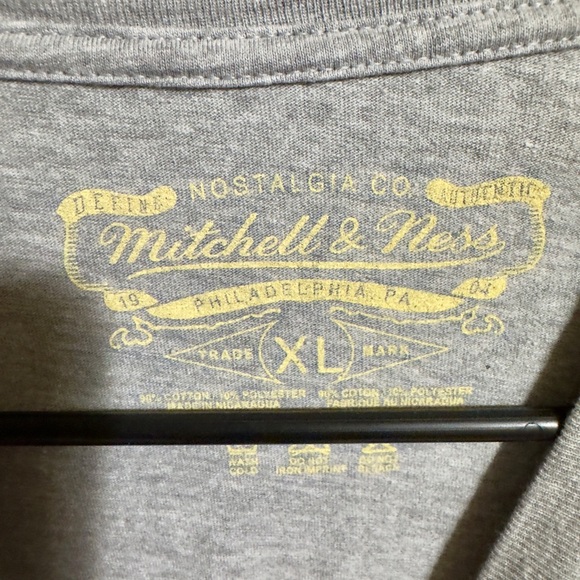 Mitchell & Ness Gray T-Shirt with Red and Blue 76 Graphic - Picture 3 of 3